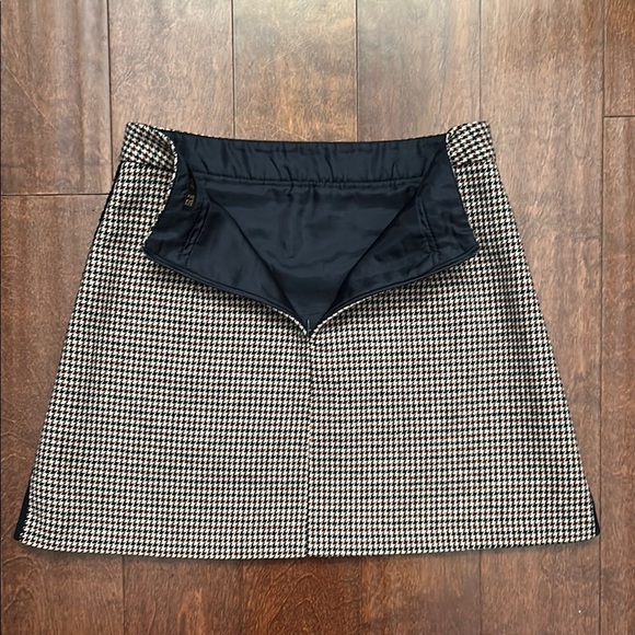 Zara Black, Beige and Oxblood Houndstooth A-Line Tuxedo Mini Skirt, Size M - Picture 10 of 11